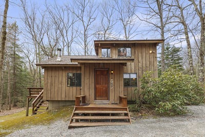 /international/us/125-town-hill-rd-sandisfield-ma-110107505179/