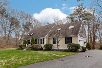/international/us/53-desert-sands-lane-yarmouth-port-ma-110107508064/