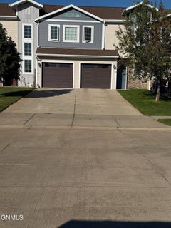 /international/us/2556-dakota-boulevard-dickinson-nd-110108799530/