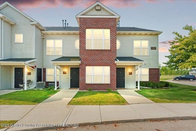 /international/us/12967-townsend-drive-grand-ledge-mi-110101424728/