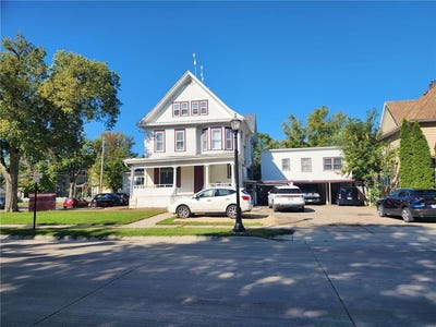 /international/us/310-s-main-street-austin-mn-110105956464/