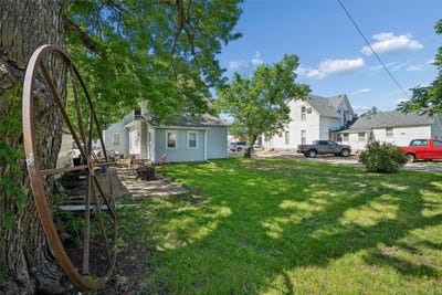 /international/us/104-e-boston-avenue-indianola-ia-110108098993/