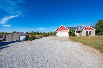 /international/us/2811-moseley-rd-utica-ky-110120065618/