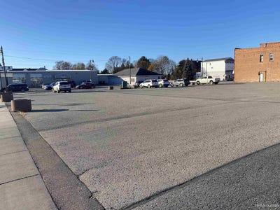 /international/us/183-ft-oak-street-manistique-mi-110103500616/