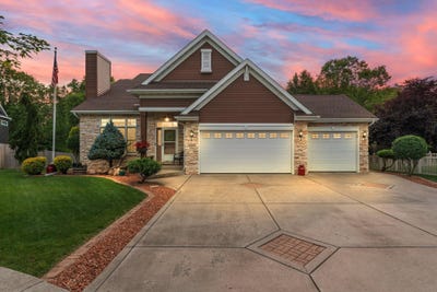 /international/us/12816-marsh-landing-pkwy-cedar-lake-in-110100447294/
