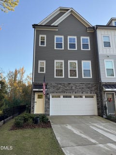 /international/us/2011-becca-court-apex-nc-110106199928/