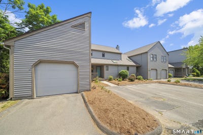 /international/us/52-elm-meadows-enfield-ct-110108616247/
