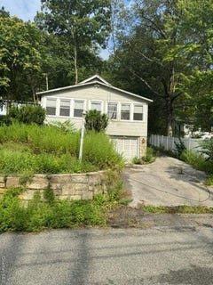 /international/us/157-tanglewylde-road-lake-peekskill-ny-110101584586/