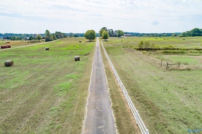 /international/us/2425-county-road-111-killen-al-110110362391/
