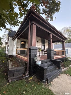 /international/us/2423-w-garden-street-peoria-il-110120463830/