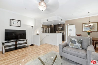 /international/us/5240-premiere-hills-cir-woodland-hills-ca-110107232362/