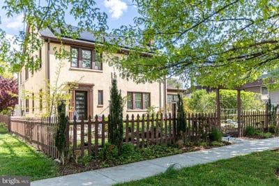/international/us/404-allegheny-avenue-towson-md-110108255843/