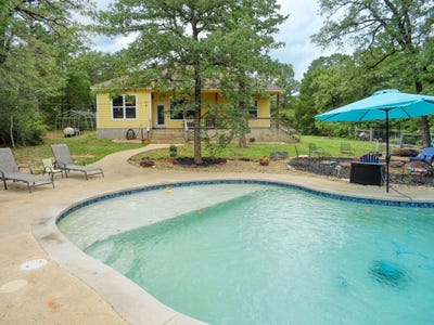 /international/us/247-campfire-way-smithville-tx-110099977107/
