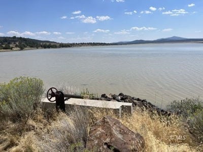 /international/us/graven-reservoir-alturas-ca-110103533986/