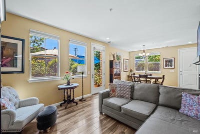 /international/us/180-healdsburg-avenue-a-cloverdale-ca-110106169754/