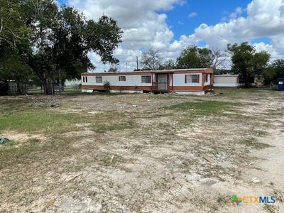 /international/us/722-school-street-kenedy-tx-110104176784/