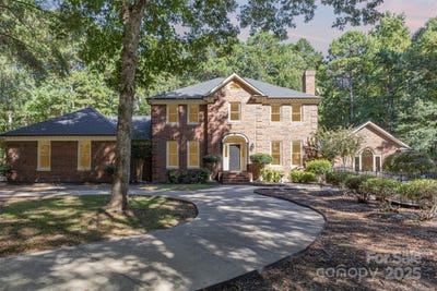 /international/us/15655-highway-601-midland-nc-110102265623/