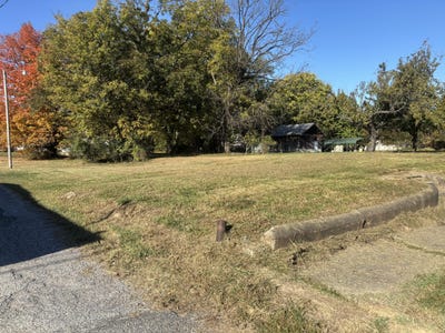 /international/us/1251-s-6th-street-paducah-ky-110120892202/