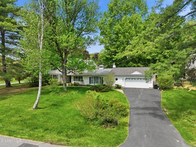 /international/us/60-thorndale-road-slingerlands-ny-110108168436/