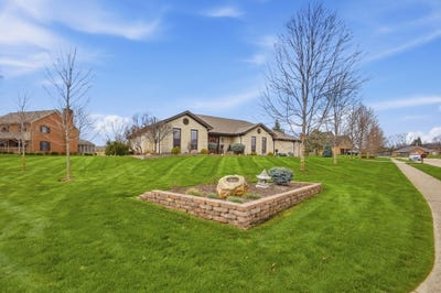 /international/us/610-stonecress-drive-tipp-city-oh-110106852695/