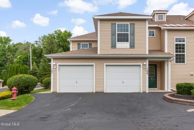 /international/us/102-royale-court-north-greenbush-ny-110100765811/
