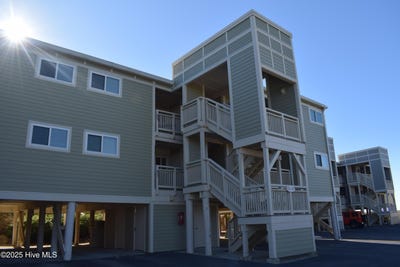 /international/us/1000-caswell-beach-road-oak-island-nc-110104557594/
