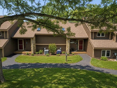 /international/us/107-east-point-drive-galena-il-110105077502/