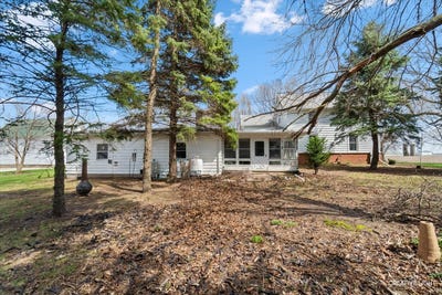 /international/us/15555-mcgirr-road-hinckley-il-110107986630/