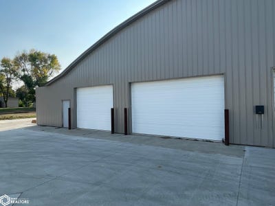 /international/us/1025-n-8th-st-clear-lake-ia-110095050677/