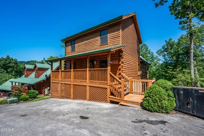 /international/us/737-chickasaw-gap-way-pigeon-forge-tn-110119966020/