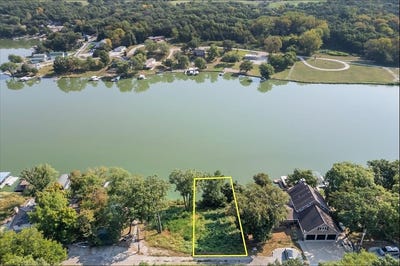 /international/us/8364-lakeshore-drive-dexter-ia-110107808970/