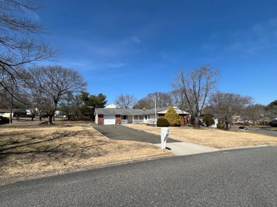 /international/us/102-wedgewood-drive-coram-ny-110098015510/
