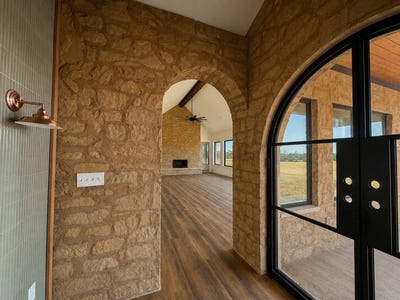 /international/us/7001-old-mcgregor-crawford-road-crawford-tx-110104575952/
