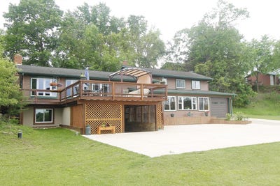/international/us/w192-riverview-drive-montello-wi-110099910877/