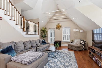 /international/us/1000-chapel-view-boulevard-cranston-ri-110108223213/