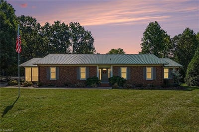 /international/us/222-devonway-street-eden-nc-110119932318/