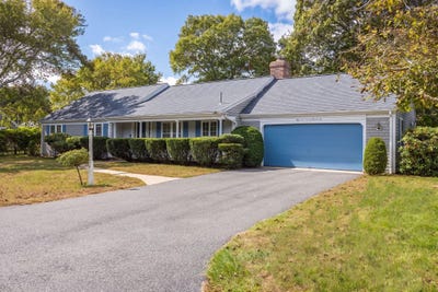 /international/us/55-out-of-bounds-drive-south-yarmouth-ma-110120736735/