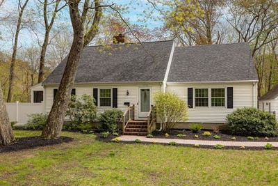 /international/us/1710-islington-street-portsmouth-nh-110099321790/