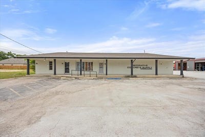 /international/us/1409-barnard-street-glen-rose-tx-110107952843/