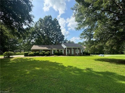 /international/us/2400-union-cross-road-winston-salem-nc-110101094554/