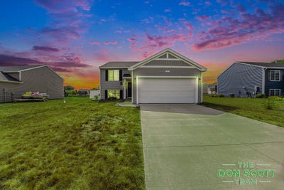 /international/us/227-sweet-meadow-drive-kent-city-mi-110101135542/