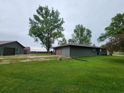 /international/us/1150-175th-street-postville-ia-110099796451/