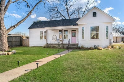 /international/us/703-highway-st-fredericksburg-tx-110097240118/