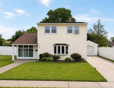 /international/us/5-regina-street-hicksville-ny-110108534172/
