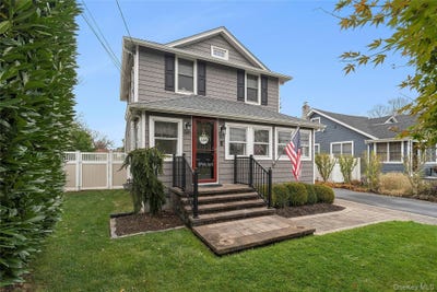 /international/us/31-roosevelt-avenue-sayville-ny-110108335551/