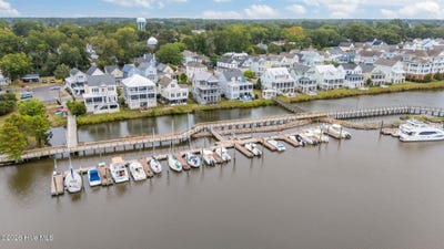 /international/us/e-water-street-washington-nc-110110324741/