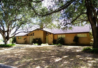 /international/us/516-north-college-street-weimar-tx-110102899503/