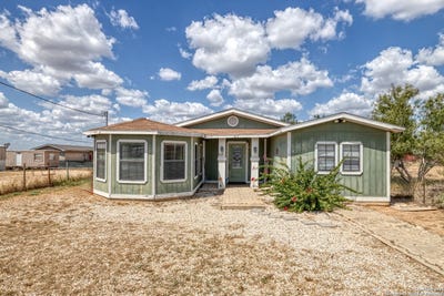 /international/us/217-carrizo-hill-carrizo-springs-tx-110102757228/