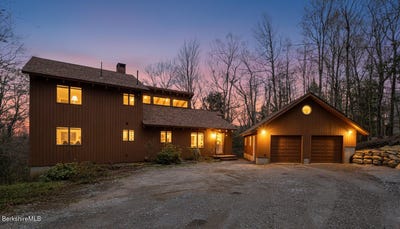 /international/us/121-hiawatha-rd-becket-ma-110107780509/