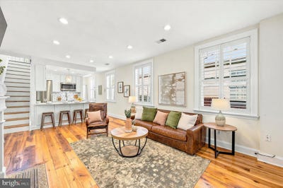 /international/us/328-spruce-street-philadelphia-pa-110108469384/